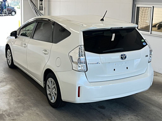 TOYOTA PRIUS ALPHA 2012