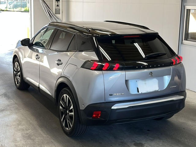 PEUGEOT E-2008 2021
