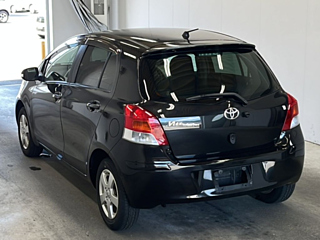 TOYOTA VITZ 2010