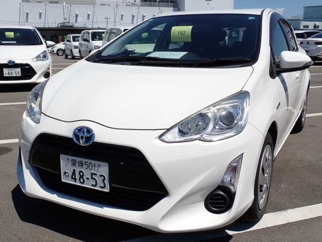 TOYOTA AQUA 2016