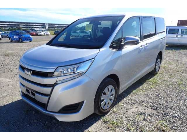 TOYOTA NOAH 2019