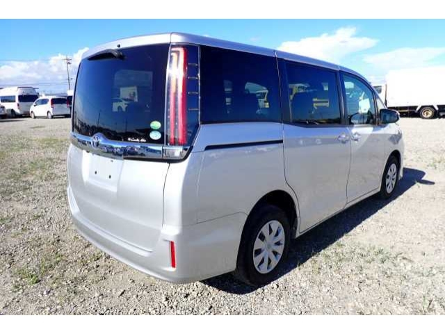 TOYOTA NOAH 2019