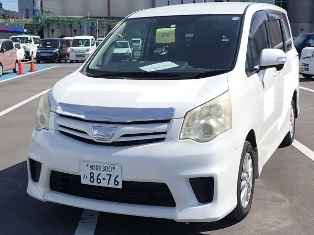 TOYOTA NOAH 2010