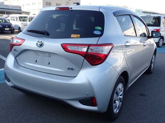 TOYOTA VITZ 2018