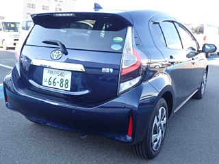 TOYOTA AQUA 2021