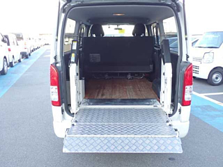 TOYOTA HIACE VAN 2018