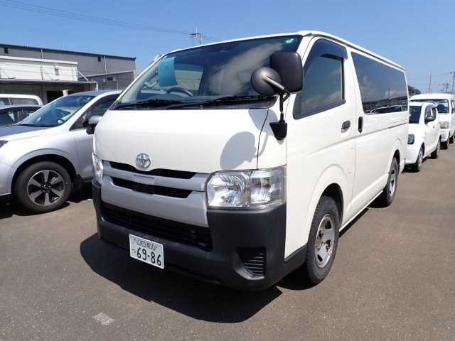 TOYOTA HIACE VAN 2019