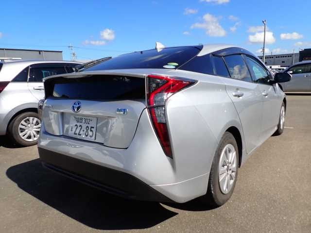 TOYOTA PRIUS 2018