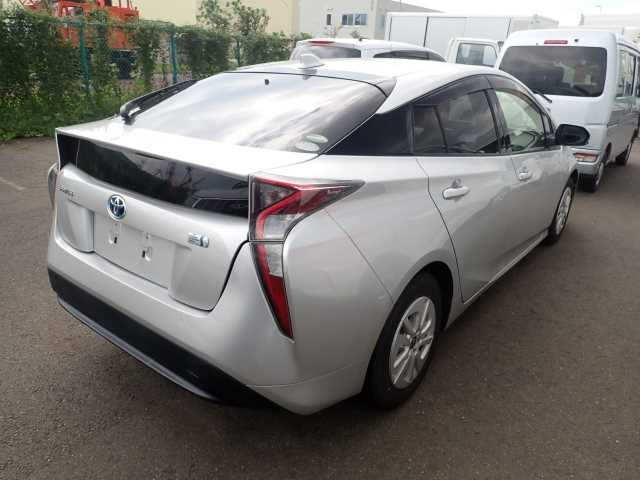 TOYOTA PRIUS 2017
