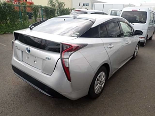 TOYOTA PRIUS 2017