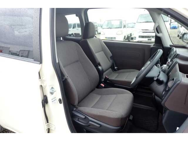 TOYOTA PORTE 2019