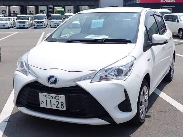 TOYOTA VITZ 2017