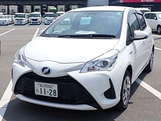 TOYOTA VITZ 2017