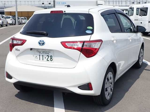 TOYOTA VITZ 2017
