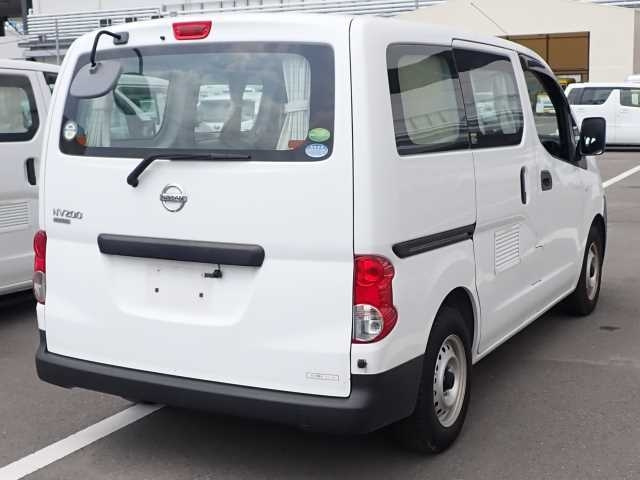 NISSAN NV200 2018