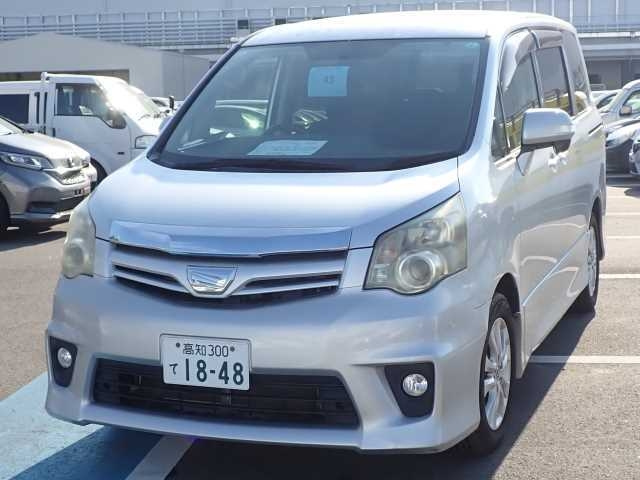 TOYOTA NOAH 2011