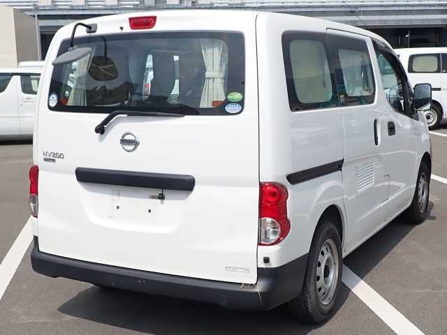 NISSAN NV200 2018
