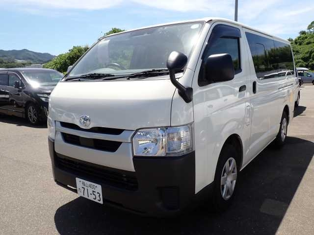 TOYOTA HIACE VAN 2022