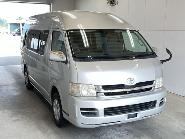 TOYOTA HIACE 2010