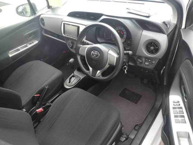 TOYOTA VITZ 2015