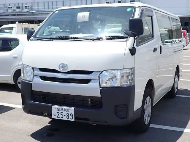 TOYOTA HIACE VAN 2016