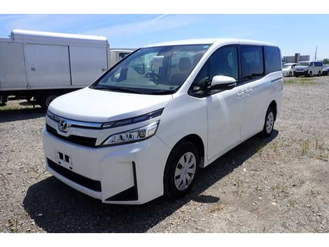 TOYOTA VOXY 2018