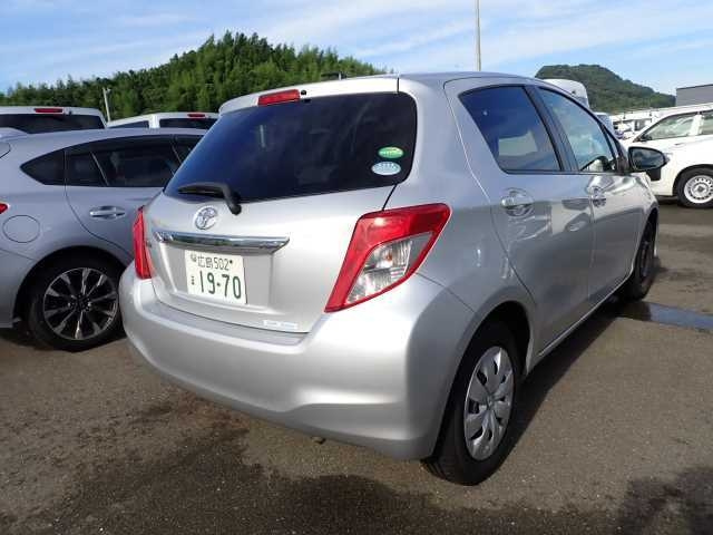 TOYOTA VITZ 2013