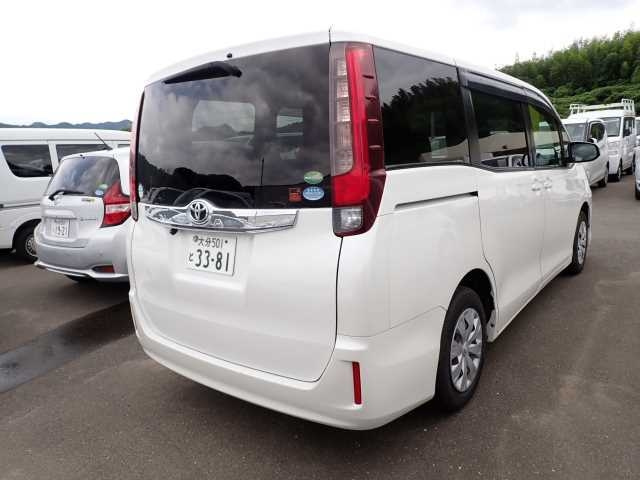TOYOTA NOAH 2016