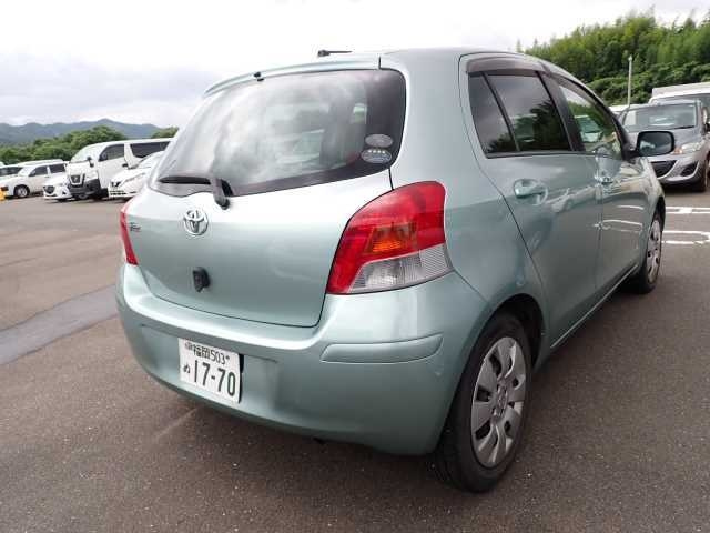 TOYOTA VITZ 2010