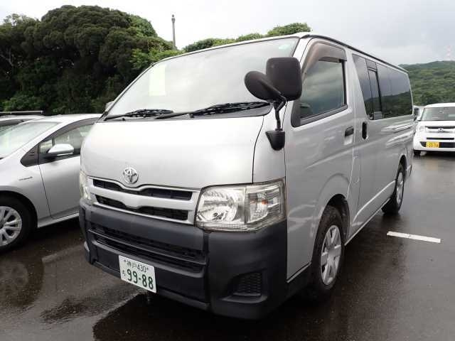 TOYOTA HIACE VAN 2013