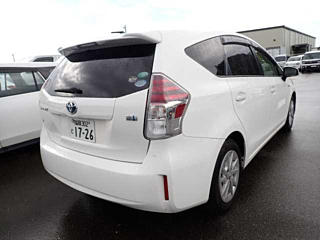 TOYOTA PRIUS ALPHA 2015