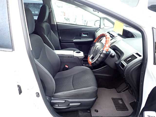 TOYOTA PRIUS ALPHA 2015