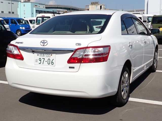 TOYOTA PREMIO 2012