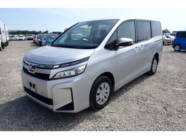 TOYOTA VOXY 2018