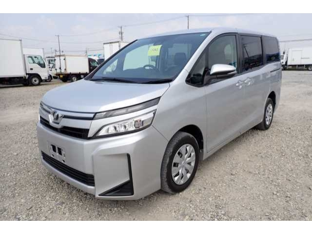 TOYOTA VOXY 2019