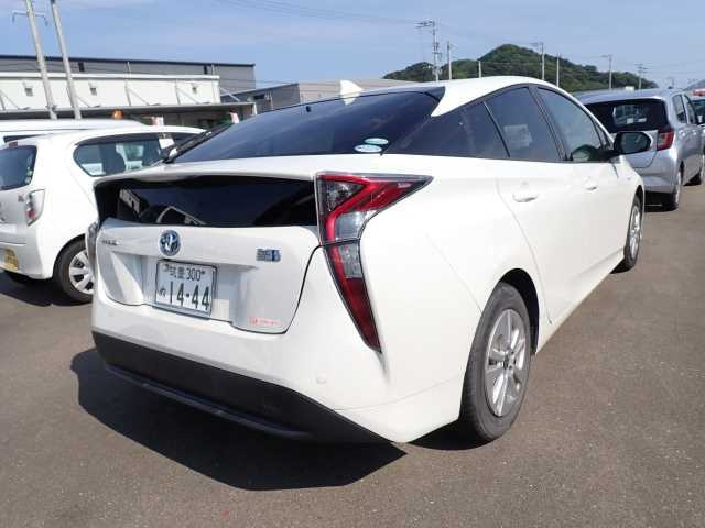 TOYOTA PRIUS 2017