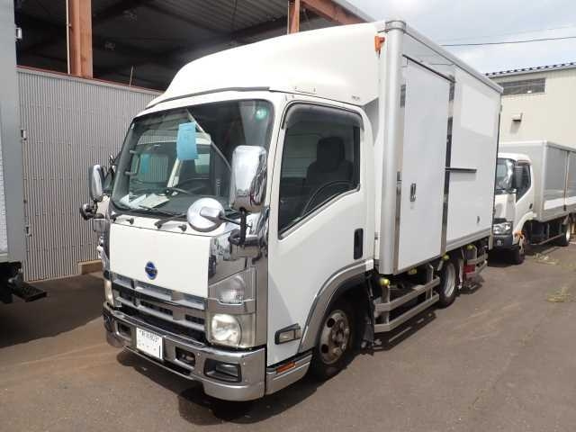 NISSAN ATLAS 2011