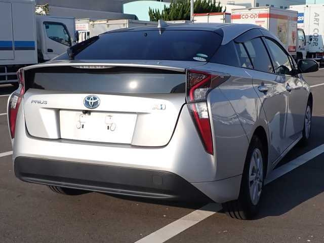 TOYOTA PRIUS 2018