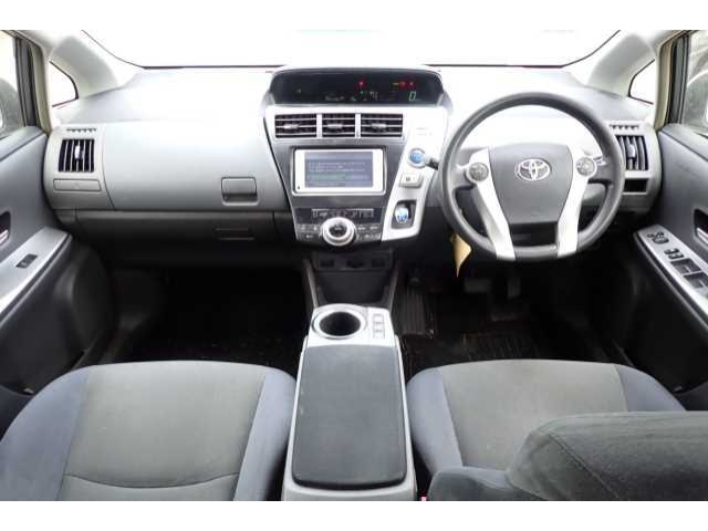TOYOTA PRIUS ALPHA 2014