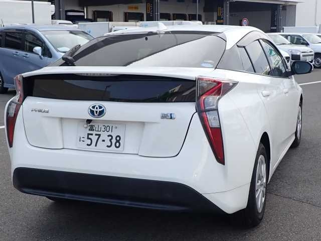 TOYOTA PRIUS 2016