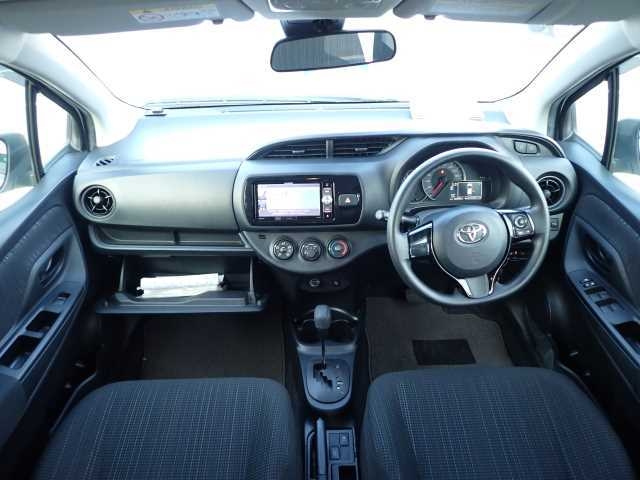TOYOTA VITZ 2017