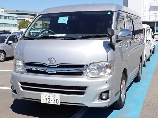 TOYOTA HIACE VAN 2013