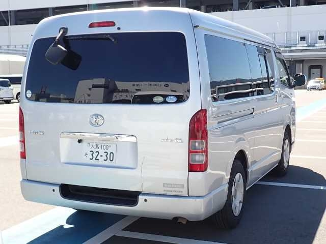 TOYOTA HIACE VAN 2013