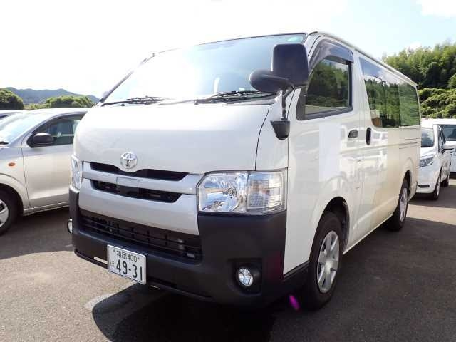 TOYOTA HIACE VAN 2018
