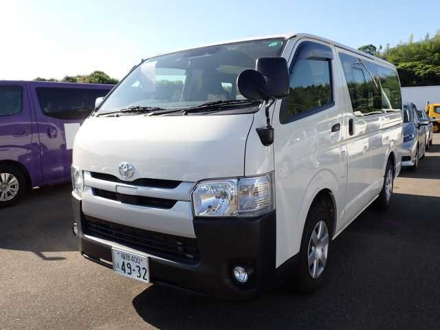 TOYOTA HIACE VAN 2018