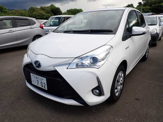 TOYOTA VITZ 2017