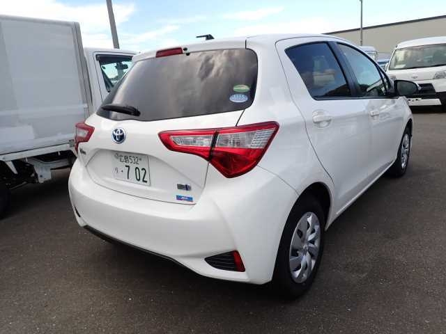 TOYOTA VITZ 2017