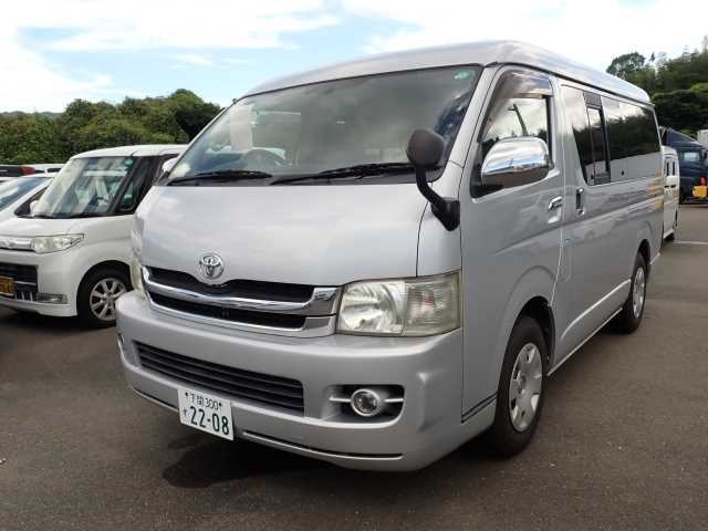 TOYOTA HIACE 2010