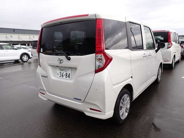TOYOTA ROOMY 2022