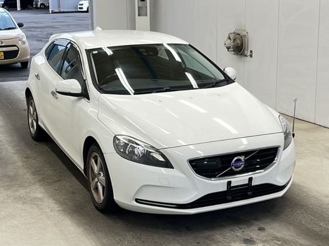 VOLVO V40 2014